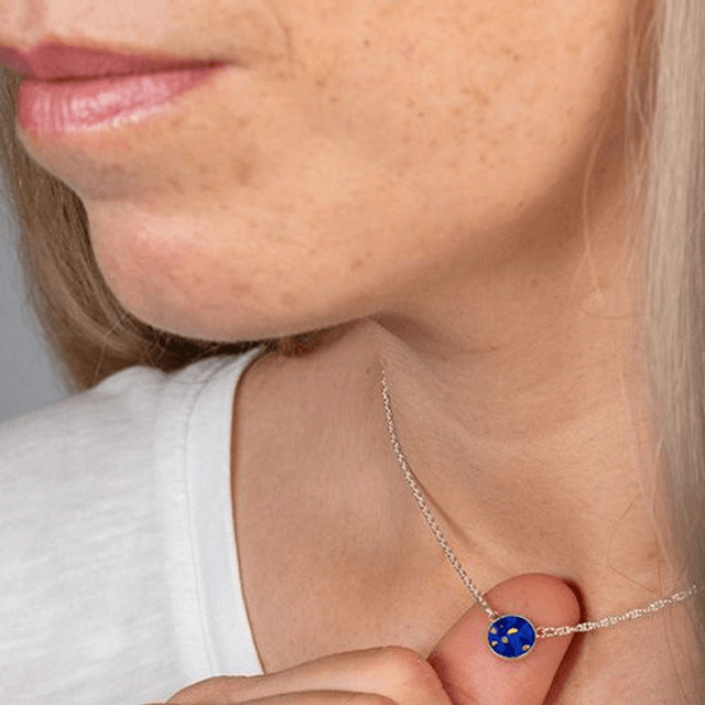 Collier Hora  